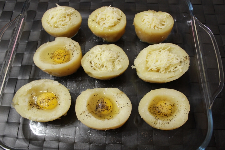 Картофель, запеченный с перепелиными яйцами