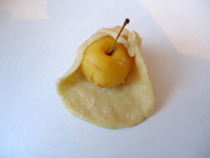 Яблочки в заварном тесте