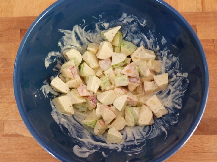 Салат с яблоками и сельдереем