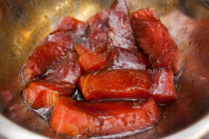 Тунец-гриль с томатным салатом